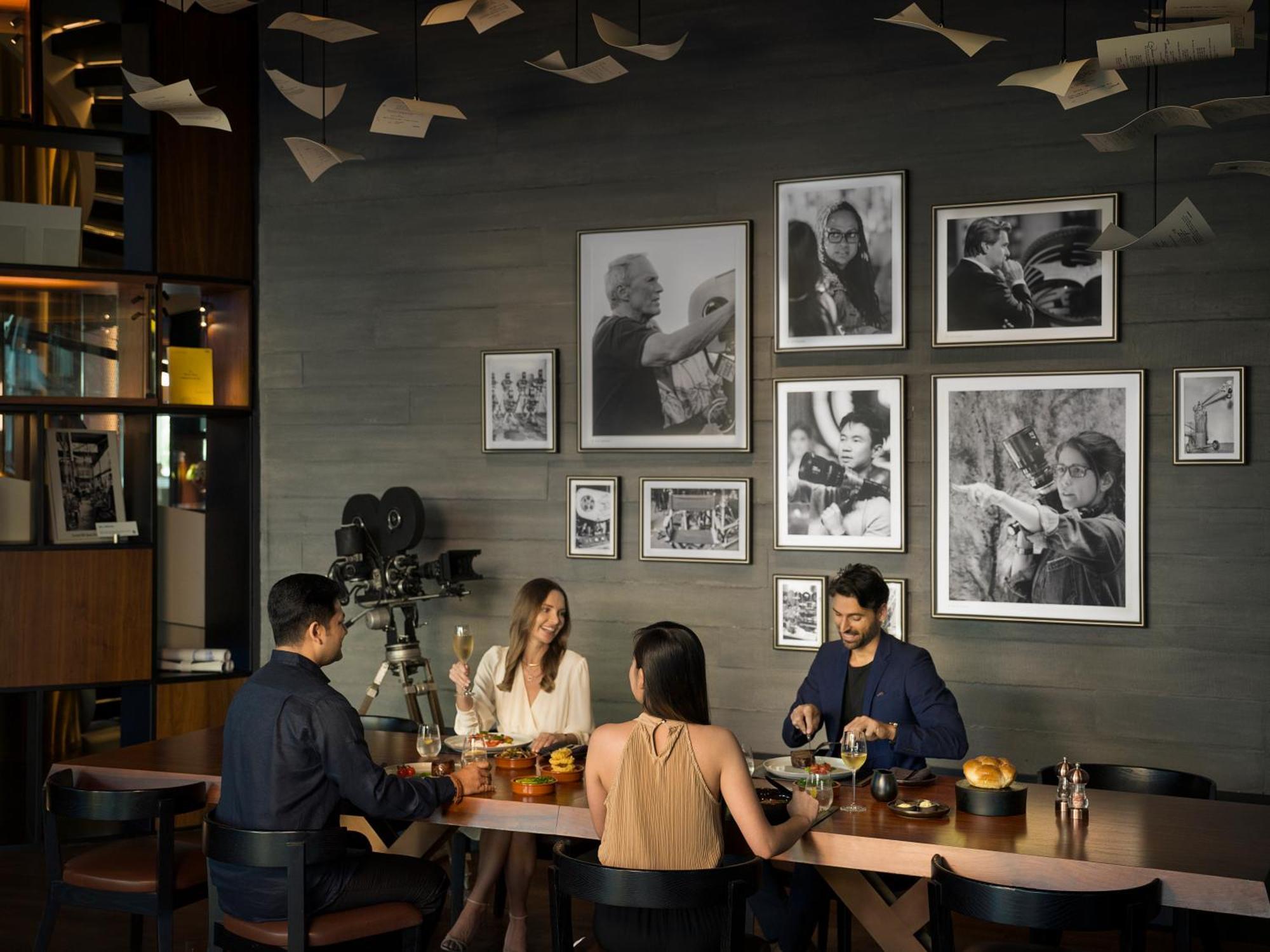 The Wb Abu Dhabi, Curio Collection By Hilton Hotel ภายนอก รูปภาพ The Bar